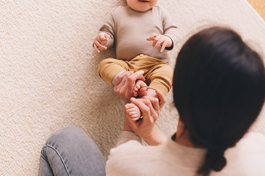 Katrin Thieme Kinderphysiotherapie in Nürnberg bei der Behandlung eines Kindes