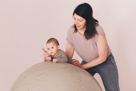 Katrin Thieme Kinderphysiotherapie in Nürnberg bei der Behandlung eines Kindes