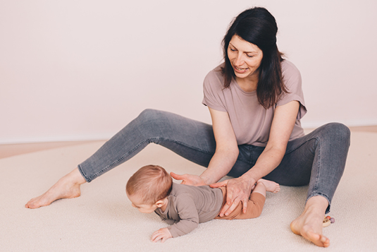 Katrin Thieme Kinderphysiotherapie in Nürnberg bei der Behandlung eines Kindes